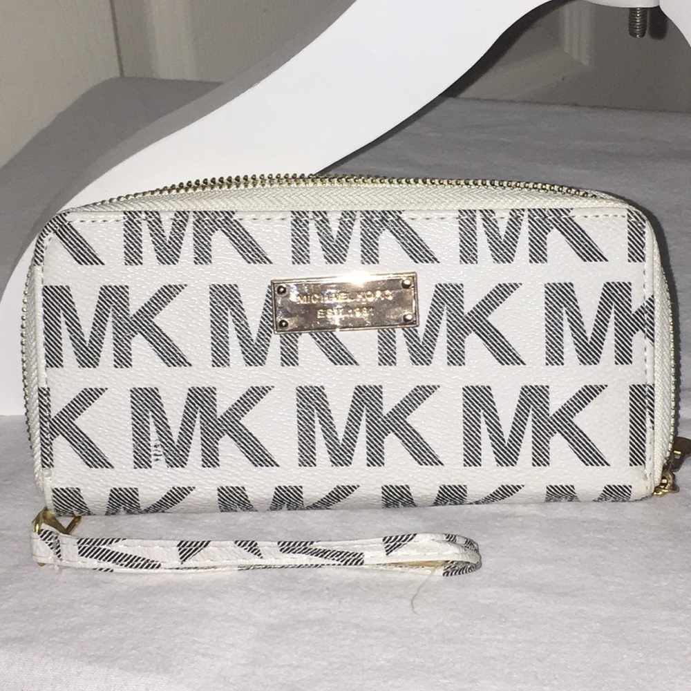 Free! Faux MK Wristlet